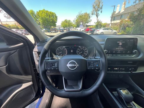 Used 2025 Nissan Rogue SV FWD image 36