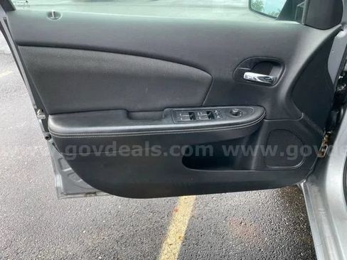 Used 2013 Dodge Avenger SE FWD image 12