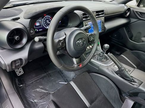 Used 2024 Toyota GR86 Premium image 9