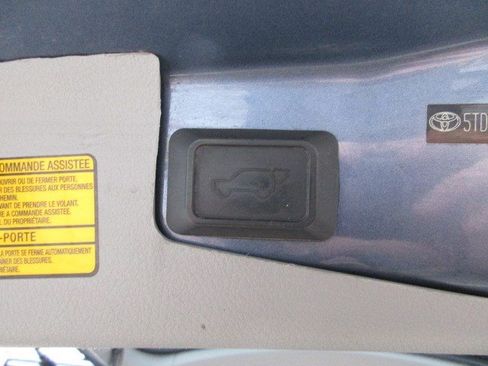 Used 2013 Toyota Highlander SE image 33