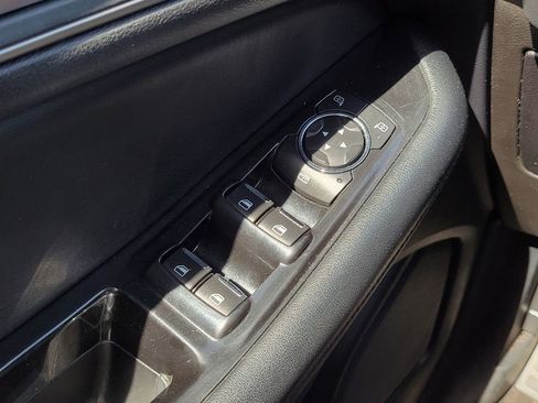 Used 2020 Ford Edge SEL image 24