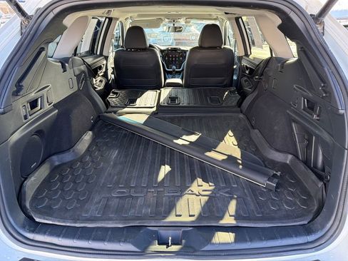 Used 2020 Subaru Outback Limited image 32
