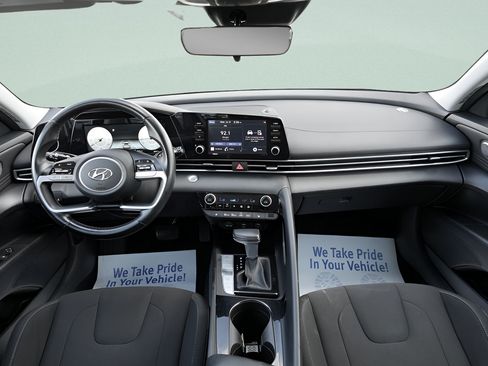 Certified 2021 Hyundai Elantra SEL w/ Convenience Package FWD image 16