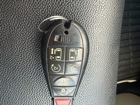 Used 2017 Dodge Grand Caravan SXT FWD image 17