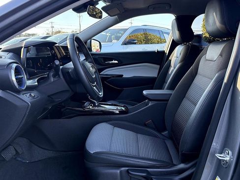 Used 2025 Chevrolet Trax LT w/ Driver Confidence Package image 9