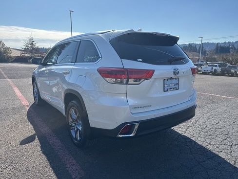 Used 2019 Toyota Highlander Limited Platinum image 5