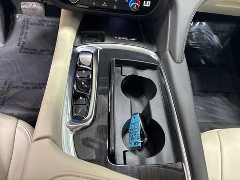 Used 2023 Buick Enclave Essence AWD/4WD image 25