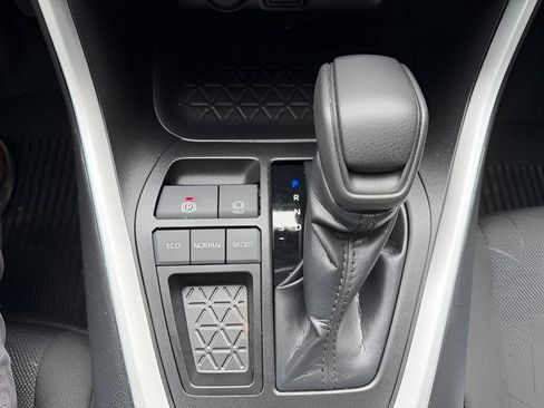 Used 2021 Toyota RAV4 XLE image 24