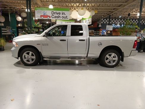 Used 2017 RAM 1500 Express w/ Express Value Package image 9