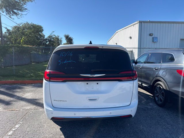 Used 2025 Chrysler Pacifica Select FWD image 6