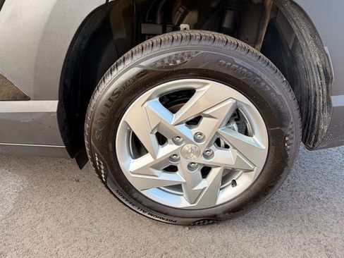 Used 2025 Hyundai Kona SE FWD image 8