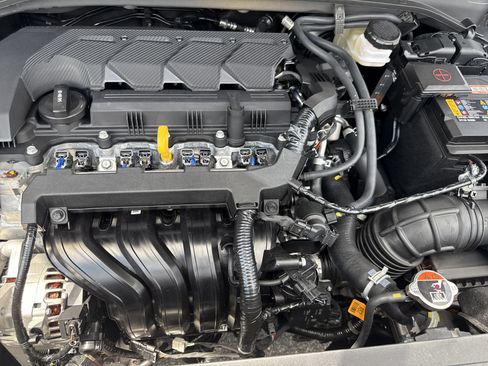 Certified 2025 Hyundai Venue SEL FWD image 19