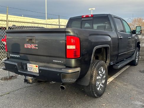 Used 2018 GMC Sierra 2500 Denali w/ Suspension Package, Off-Road image 3