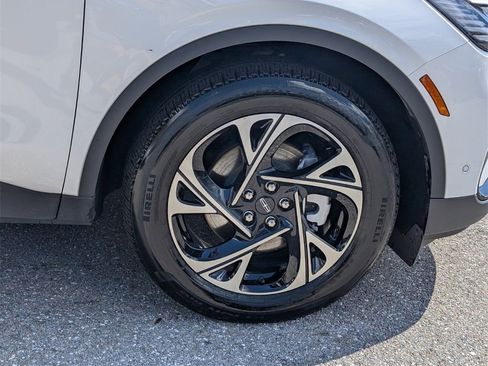 Used 2024 Lincoln Nautilus Premier image 9