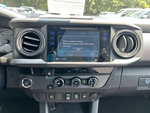 Used 2018 Toyota Tacoma TRD Sport RWD image 17