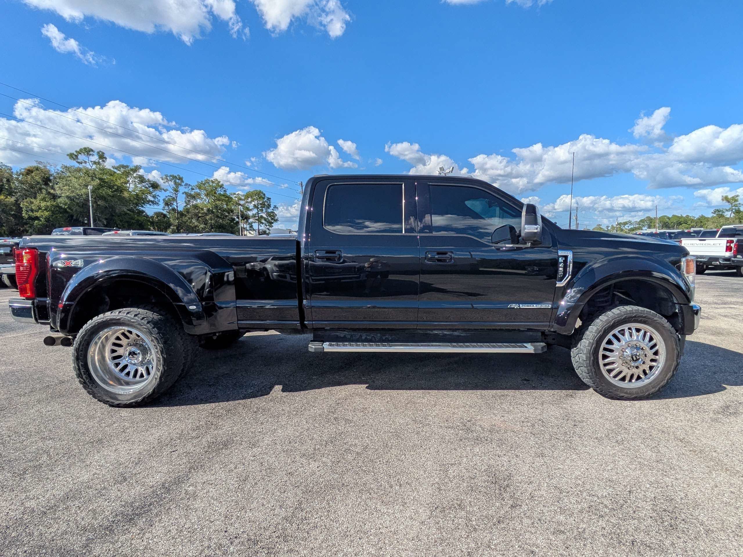 Used 2022 Ford F450 Lariat w/ Lariat Ultimate Package AWD/4WD image 3