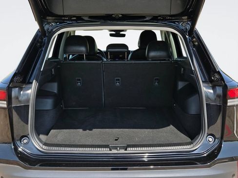 Used 2026 Volkswagen Tiguan SE FWD image 11