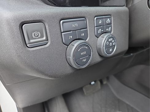 Used 2022 Chevrolet Silverado 1500 LTZ w/ LTZ Convenience Package II AWD/4WD image 11