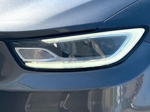 Used 2023 Chrysler Pacifica Touring-L FWD image 10