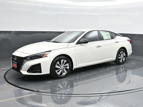 Used 2025 Nissan Altima 2.5 S image 8