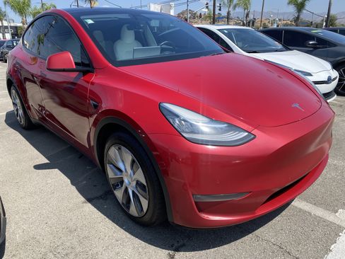 Used 2021 Tesla Model Y Long Range AWD/4WD image 8
