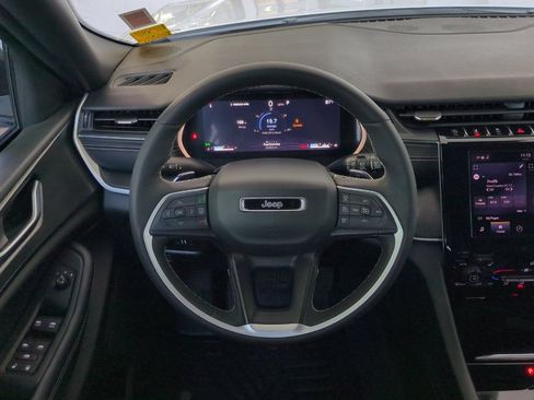 Used 2024 Jeep Grand Cherokee Altitude AWD/4WD image 15