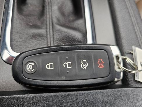 Used 2014 Lincoln MKT AWD image 26