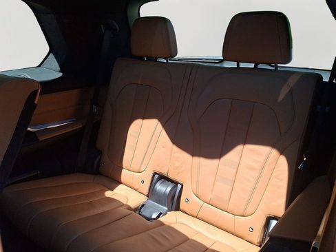 Used 2022 BMW X7 xDrive40i w/ M Sport Package AWD/4WD image 11