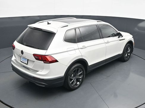 Used 2023 Volkswagen Tiguan SE w/ Panoramic Sunroof Package FWD image 19