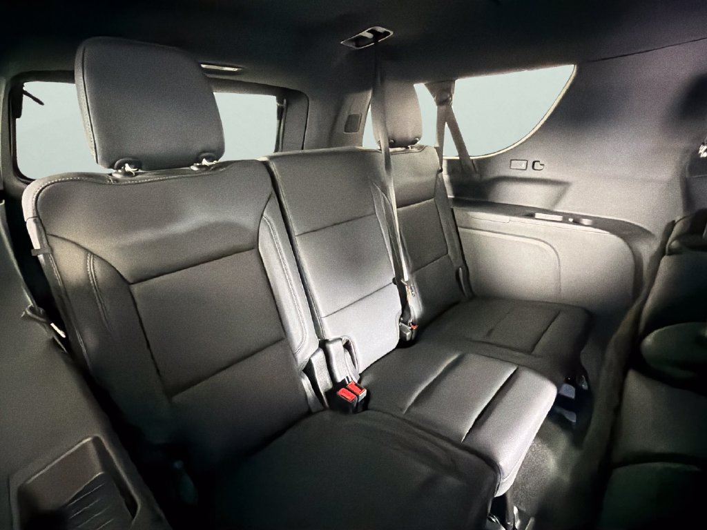 Certified 2026 Chevrolet Suburban LT w/ Comfort Package AWD/4WD image 32