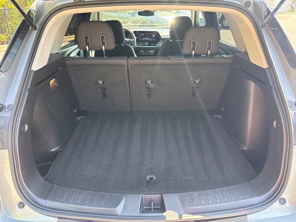 Used 2025 Chevrolet TrailBlazer LT AWD/4WD image 36