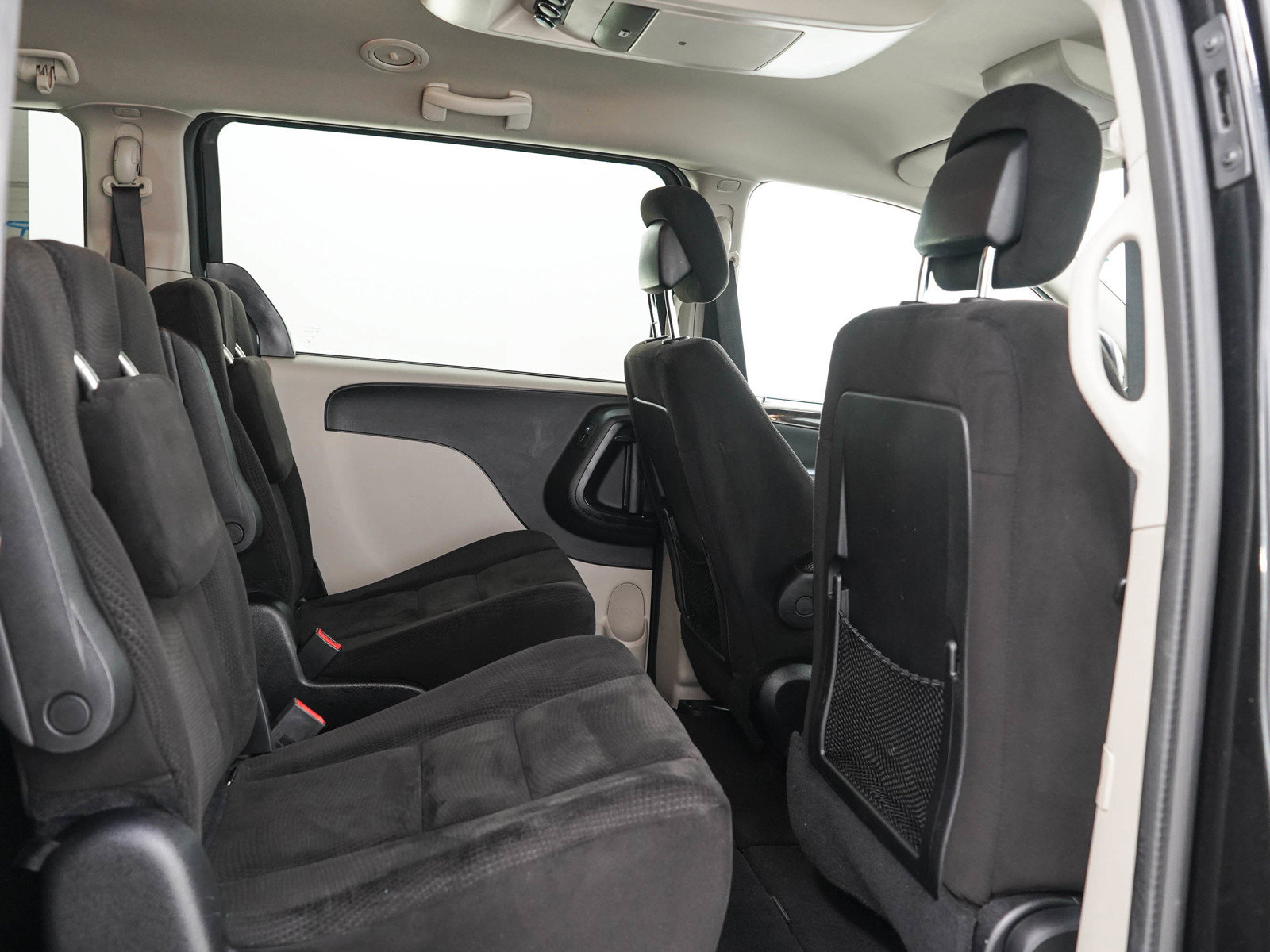 Used 2014 Dodge Grand Caravan SXT w/ Rear Park Assist Package FWD image 14