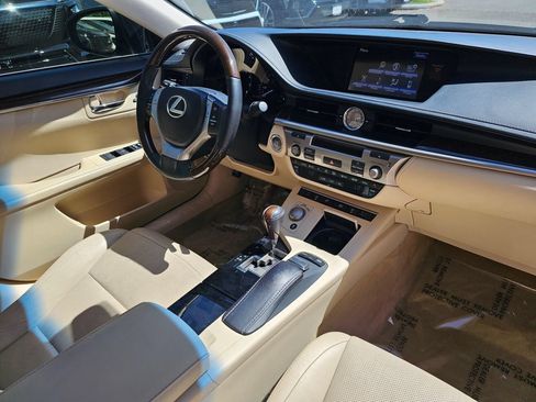 Used 2014 Lexus ES 350 w/ Ultra Luxury Package FWD image 10