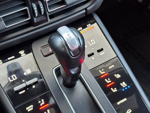 Certified 2023 Porsche Macan AWD/4WD image 22