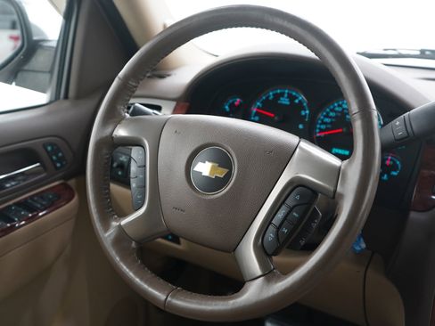 Used 2013 Chevrolet Avalanche LTZ image 16