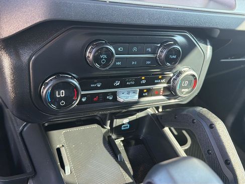 Certified 2025 Ford Bronco Outer Banks w/ Sasquatch Package AWD/4WD image 27