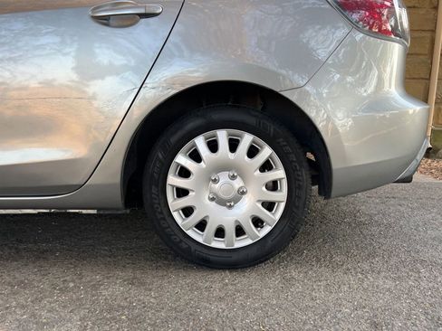 Used 2011 MAZDA MAZDA3 i Sport image 32