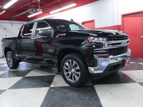 Used 2022 Chevrolet Silverado 1500 LT AWD/4WD image 2