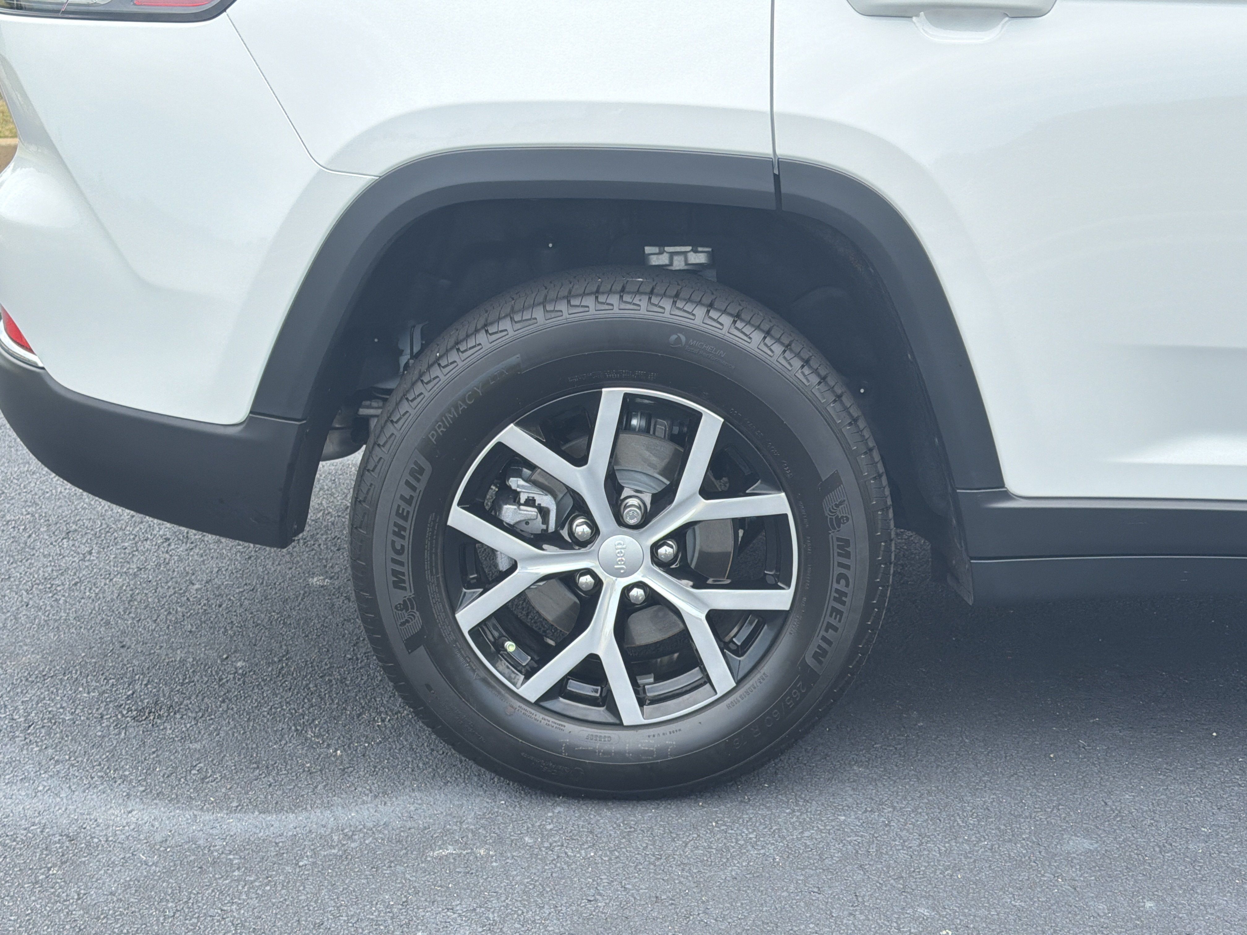 Used 2025 Jeep Grand Cherokee Limited RWD image 34