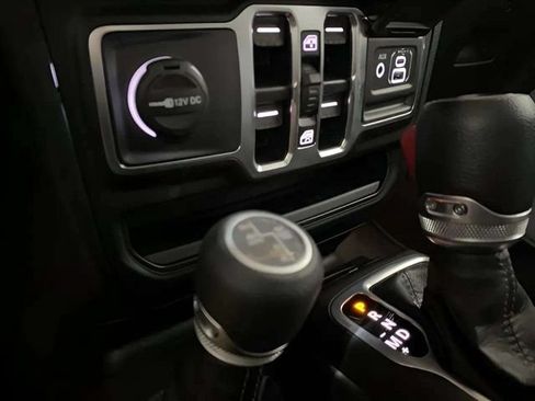 Used 2024 Jeep Wrangler Unlimited AWD/4WD image 58