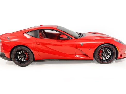 Used 2018 Ferrari 812 Superfast RWD image 10