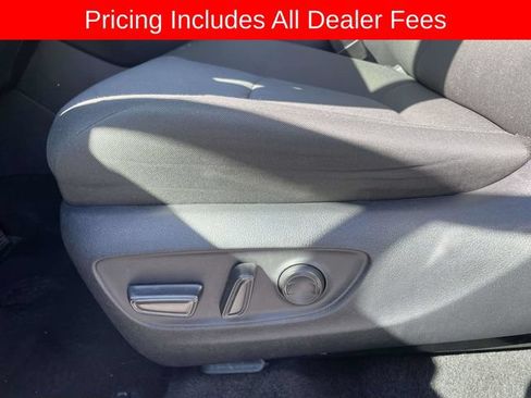 Used 2025 Toyota RAV4 XLE AWD/4WD image 21