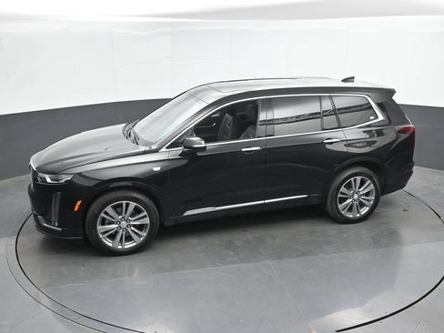 Used 2025 Cadillac XT6 Premium Luxury AWD/4WD image 37