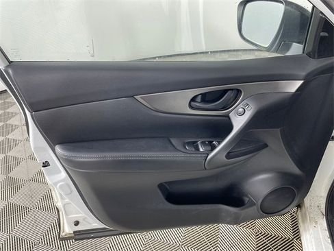 Used 2018 Nissan Rogue Sport S image 10