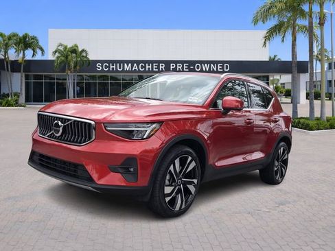 Certified 2023 Volvo XC40 B5 Plus AWD/4WD image 3