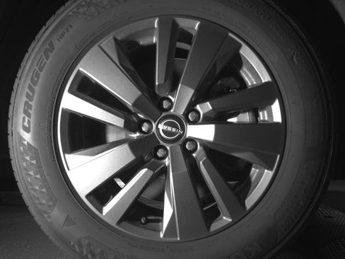 Used 2025 Nissan Pathfinder SV image 13