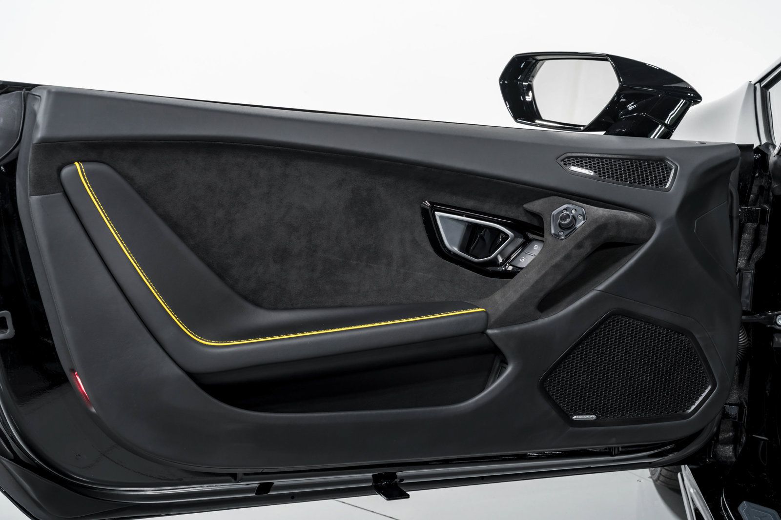 Used 2023 Lamborghini Huracan Tecnica RWD image 9