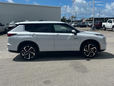 New 2025 Mitsubishi Outlander SE image 6