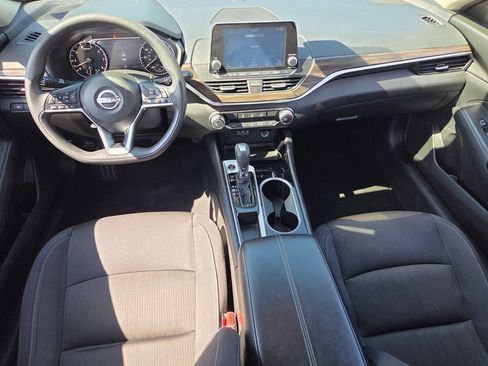 Used 2024 Nissan Altima 2.5 SV FWD image 6