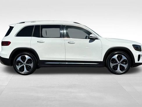 Used 2024 Mercedes-Benz GLB 250 image 3